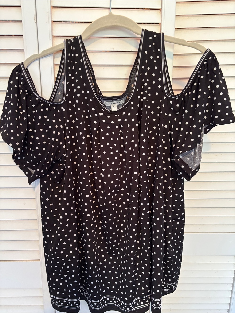 Women’s Max Studio open sleeve black and white polka dot top